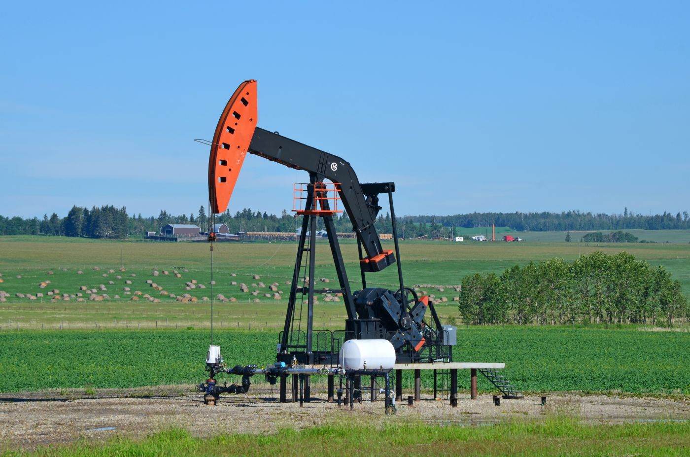 Prețurile petrolului cresc cu 2% după atacurile rebelilor Houthi asupra Arabiei Saudite
