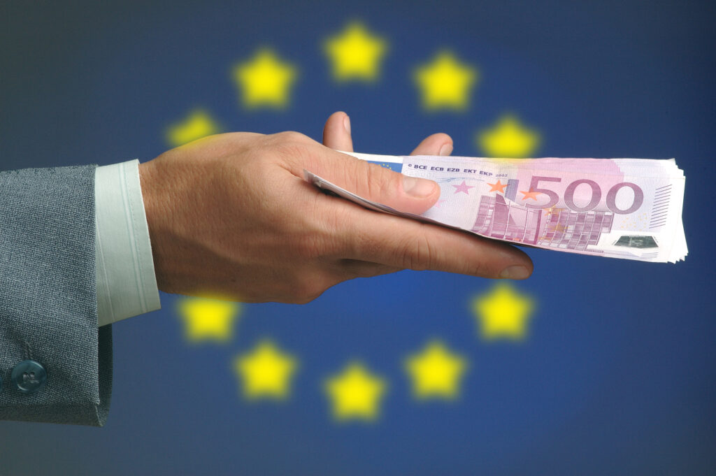 Consiliul european aprobă aproape 3 miliarde de euro pentru sprijinirea Ucrainei