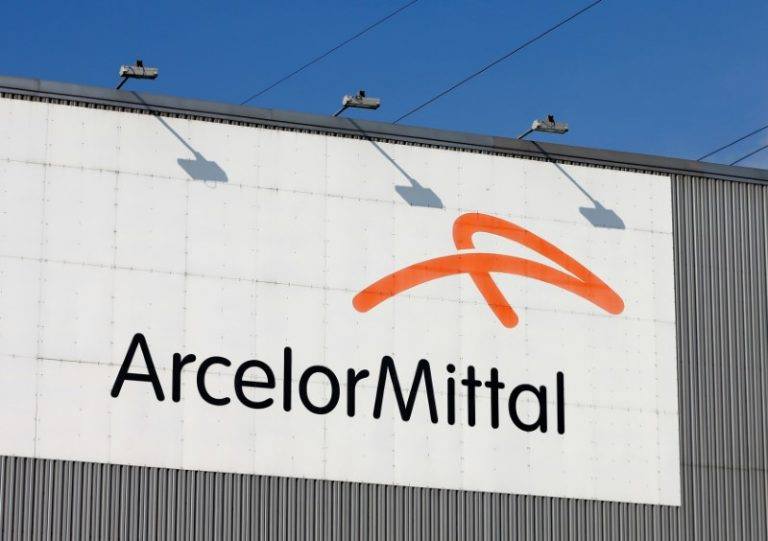 ArcelorMittal oprește cel mai mare combinat siderurgic din Ucraina după atacurile rusești