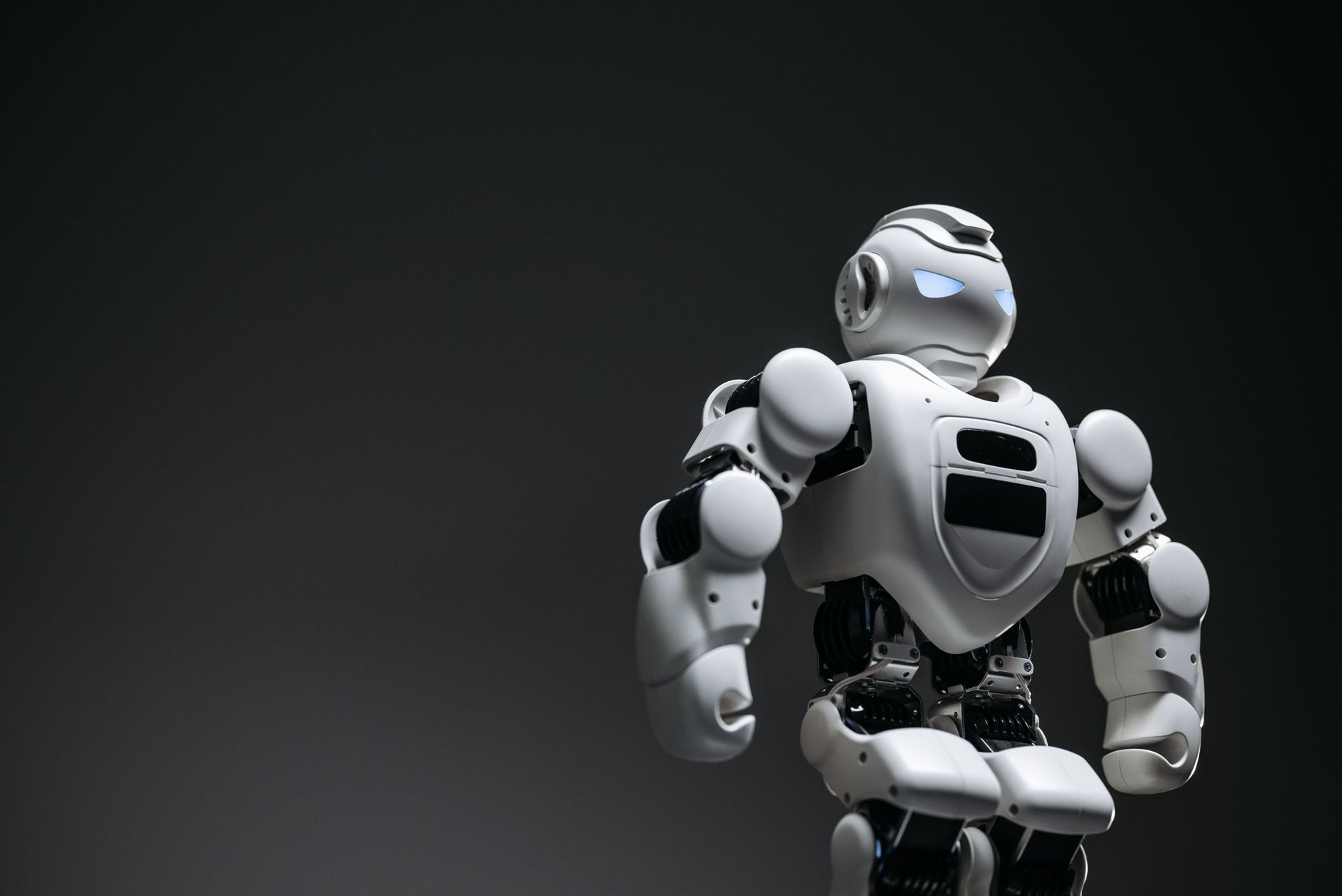 Proiectul Armata Roboților: Ucraina dezvoltă roboți humanoizi pentru misiuni pe front