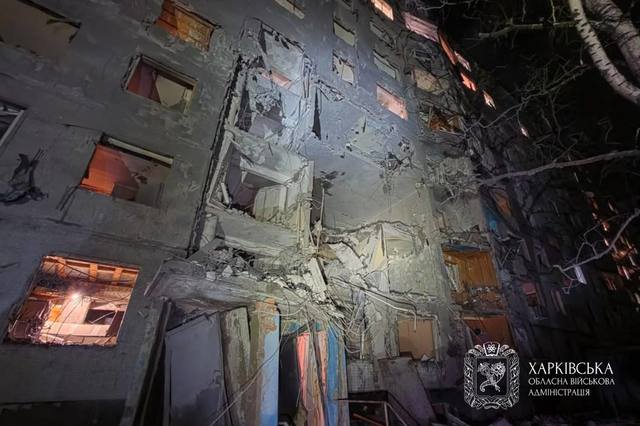 Atac rusesc cu bombă ghidată asupra unui bloc din Harkiv: 22 de persoane rănite