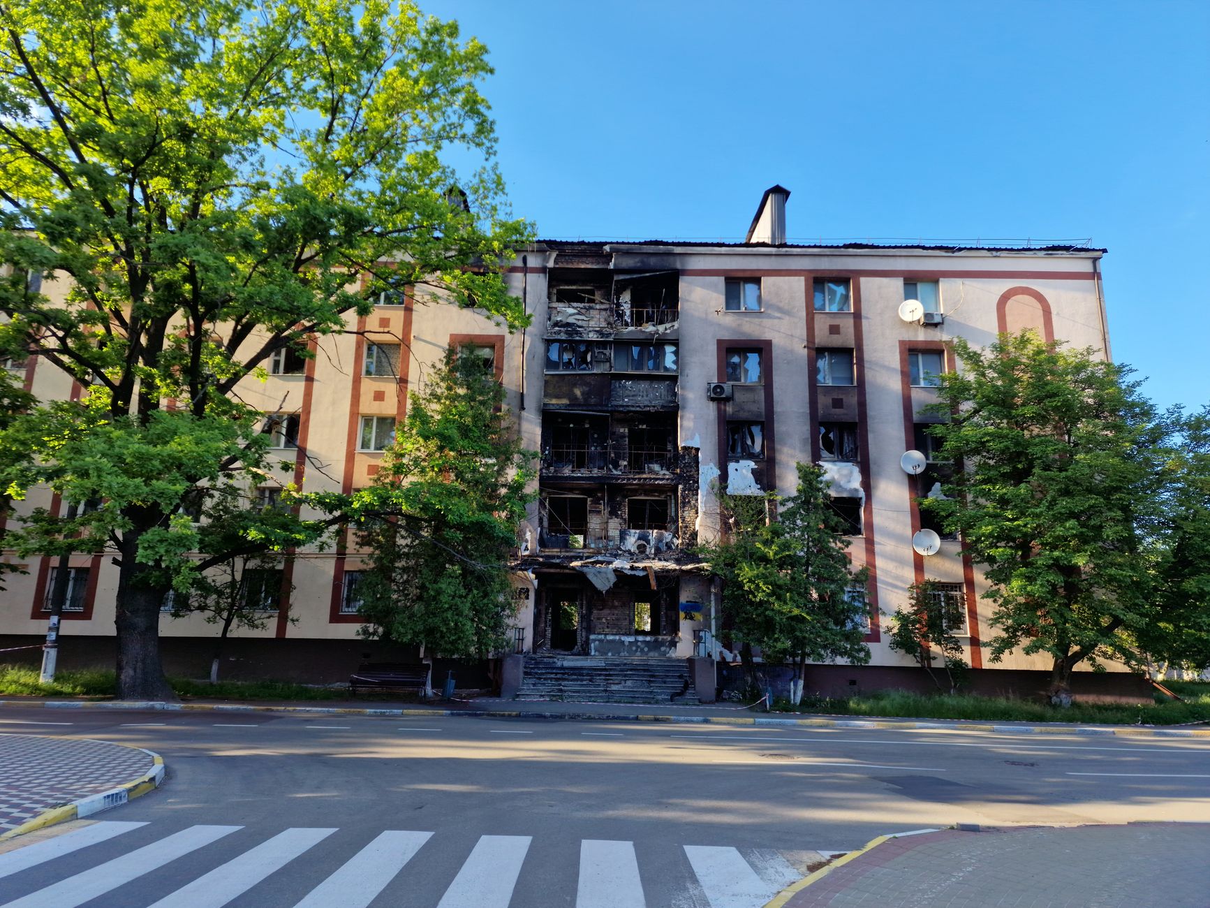 Atac cu drone rusești asupra Academiei Naționale de Științe din Kiev: clădire distrusă și scene de salvare