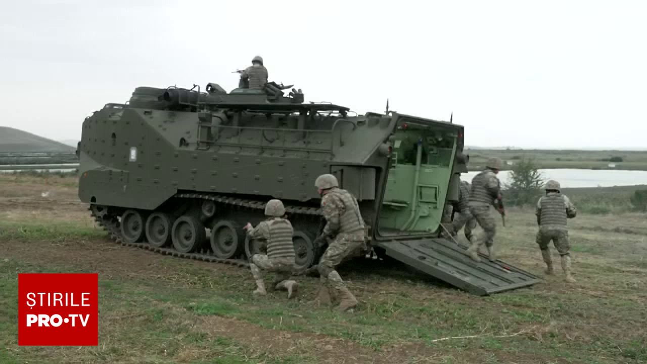 Blindate americane AAV-7 intră în dotarea Forțelor Navale Române pentru apărarea zonei de coastă