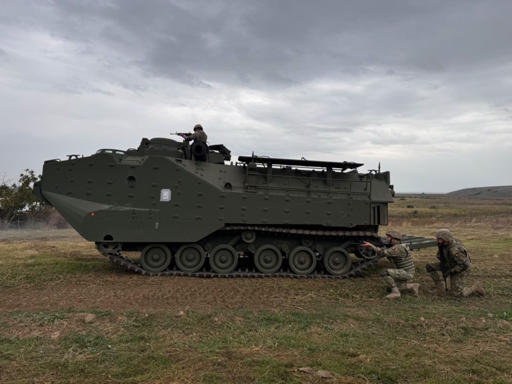 Consolidarea flancului estic NATO: Primele nouă vehicule amfibii de asalt au ajuns în România