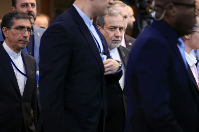 Negocieri pentru redeschiderea Strâmtorii Ormuz: Teheran așteaptă un răspuns oficial de la SUA
