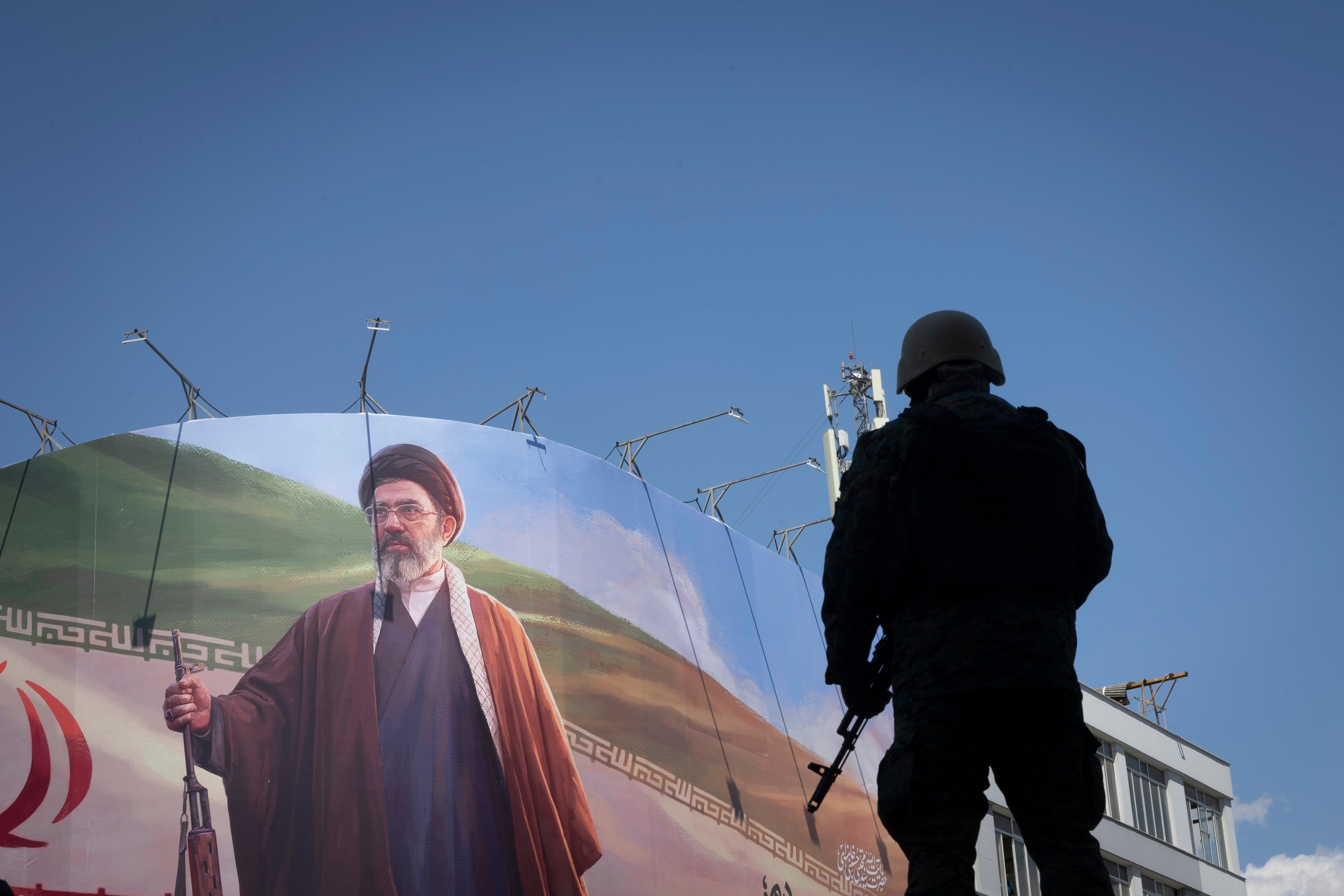 Mojtaba Khamenei anunță lovituri asupra SUA în strâmtoarea Ormuz și prezice retragerea lor din regiune