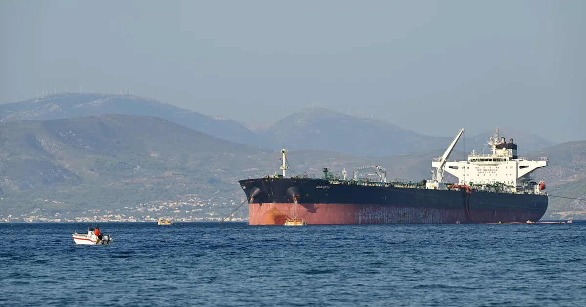 Evoluție în Strâmtoarea Ormuz: Petrolierele reîncep tranzitul sub protecția Marinei SUA