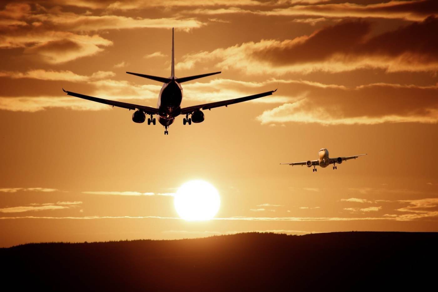 Atentat în aer: Copilotul unui zbor flydubai a încercat să prăbușească avionul după ce a înjunghiat pilotul