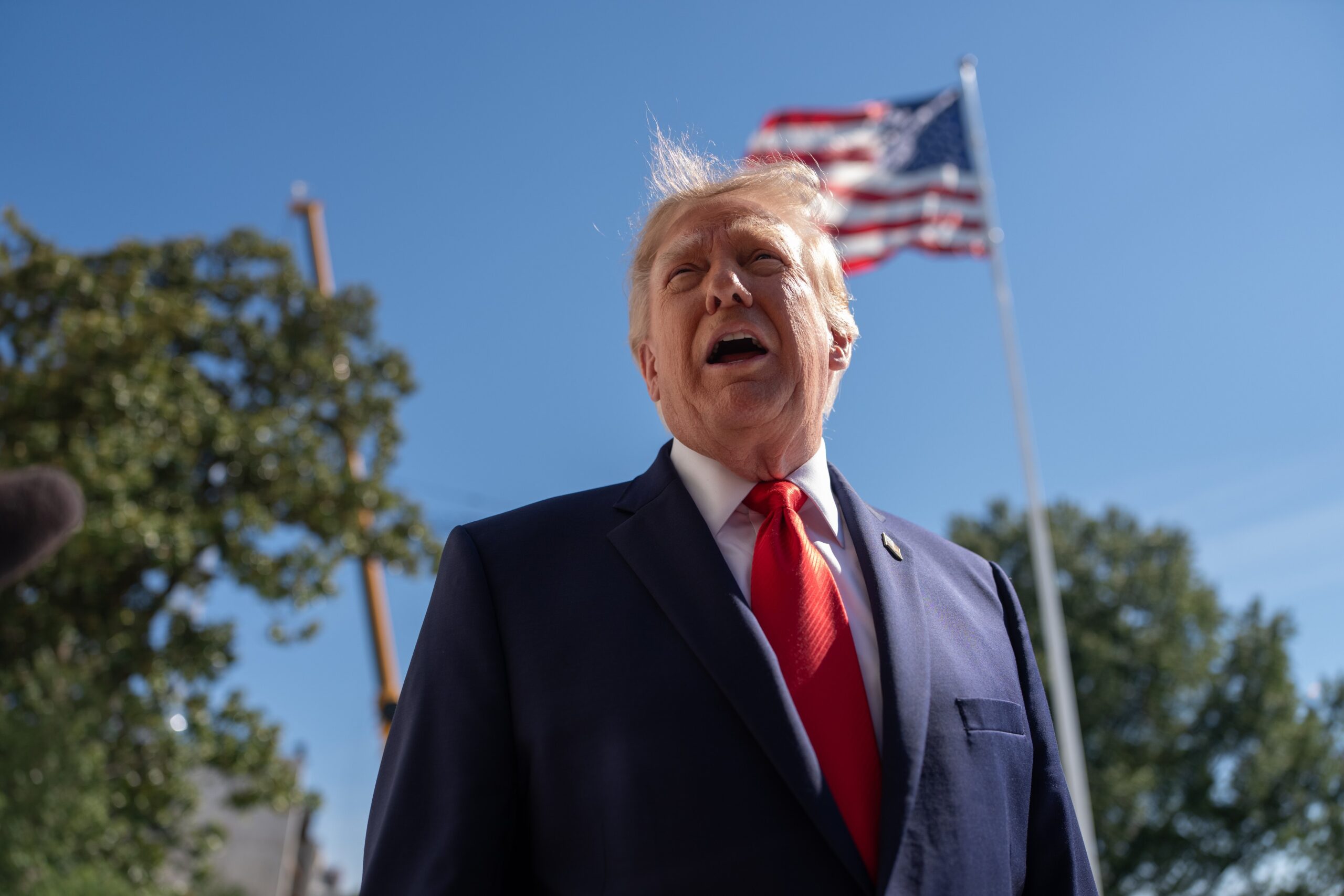 Trump avertizează Iranul: „Vor fi loviți foarte tare” după atacul asupra avionului Flydubai