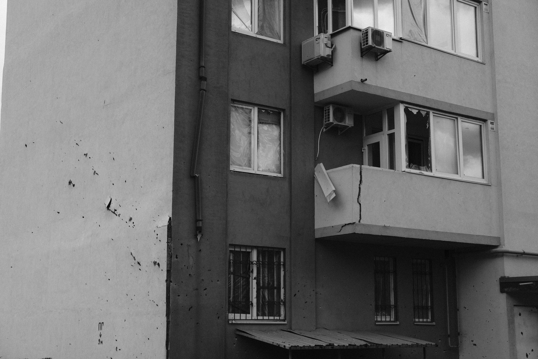 Zelenski avertizează că Rusia a renunțat la reguli în atacurile aeriene asupra Ucrainei