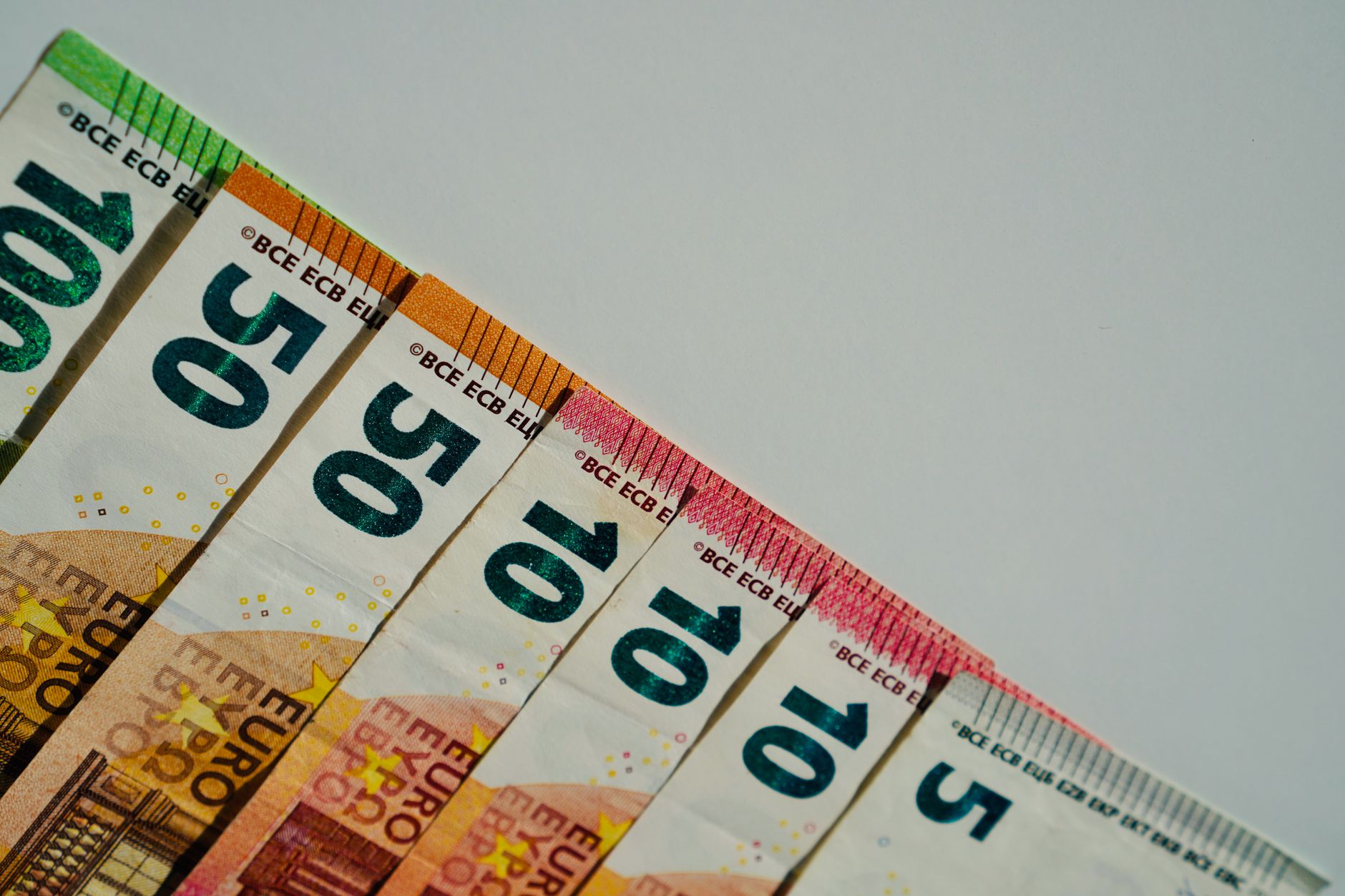 Transfer masiv de fonduri europene către Ucraina: aproape 2,9 miliarde de euro pentru buget și apărare