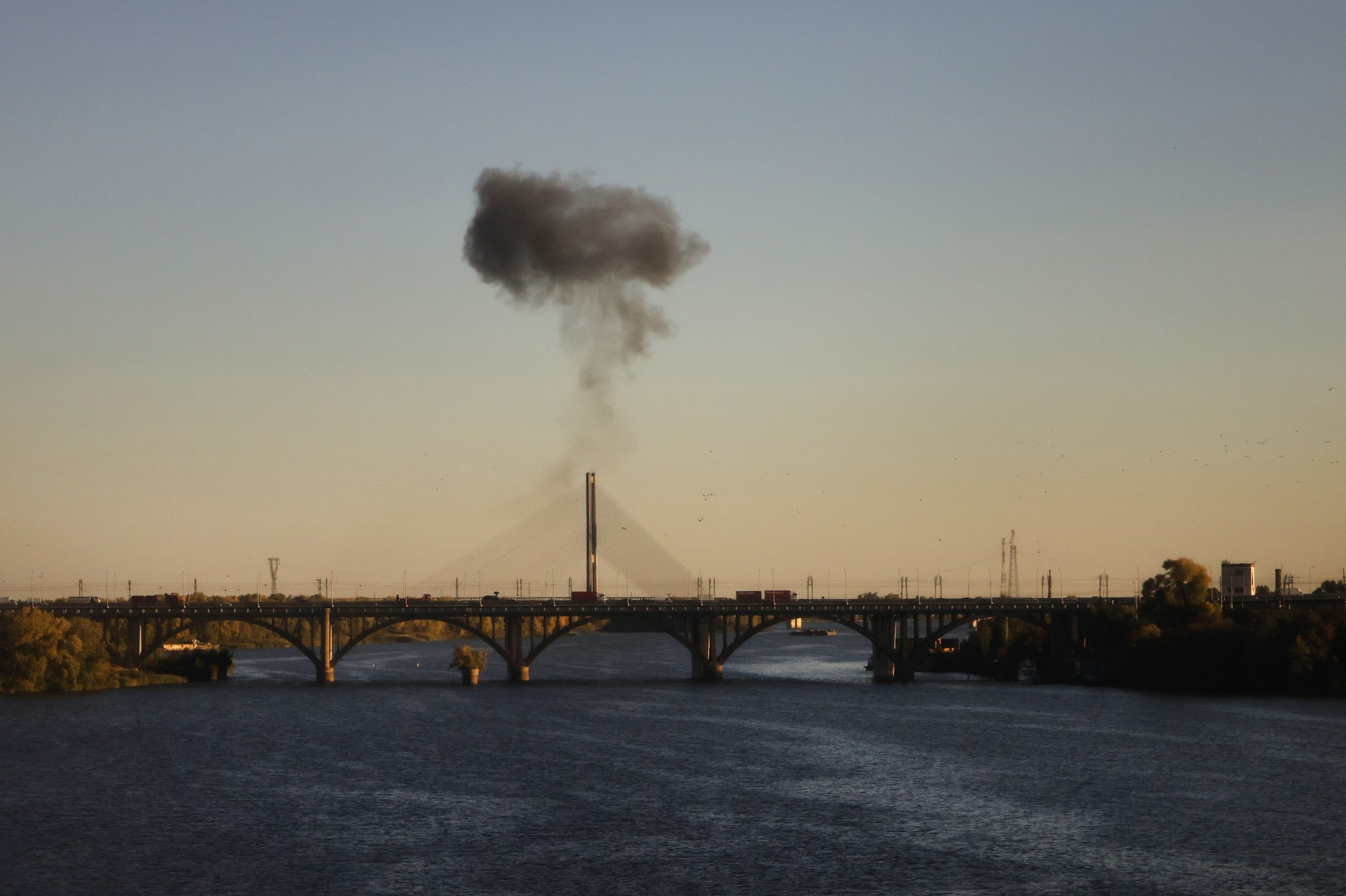Situație dramatică în Kiev: Atacurile rusești vizează infrastructura critică și transportul