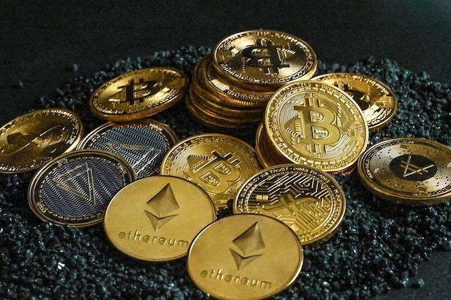 SUA vor să confiske 61 de milioane de dolari în criptomonede provenite din vânzarea de petrol iranian