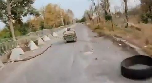 Confruntare între roboți pe frontul din Ucraina: un vehicul terestru a neutralizat o dronă rusească