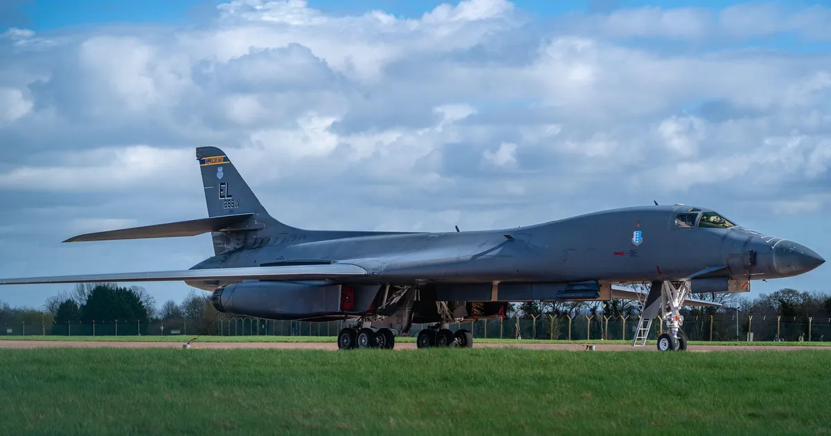 SUA retrag bombardierele B-1 de la baza RAF Fairford după suspiciuni de terorism legate de Iran