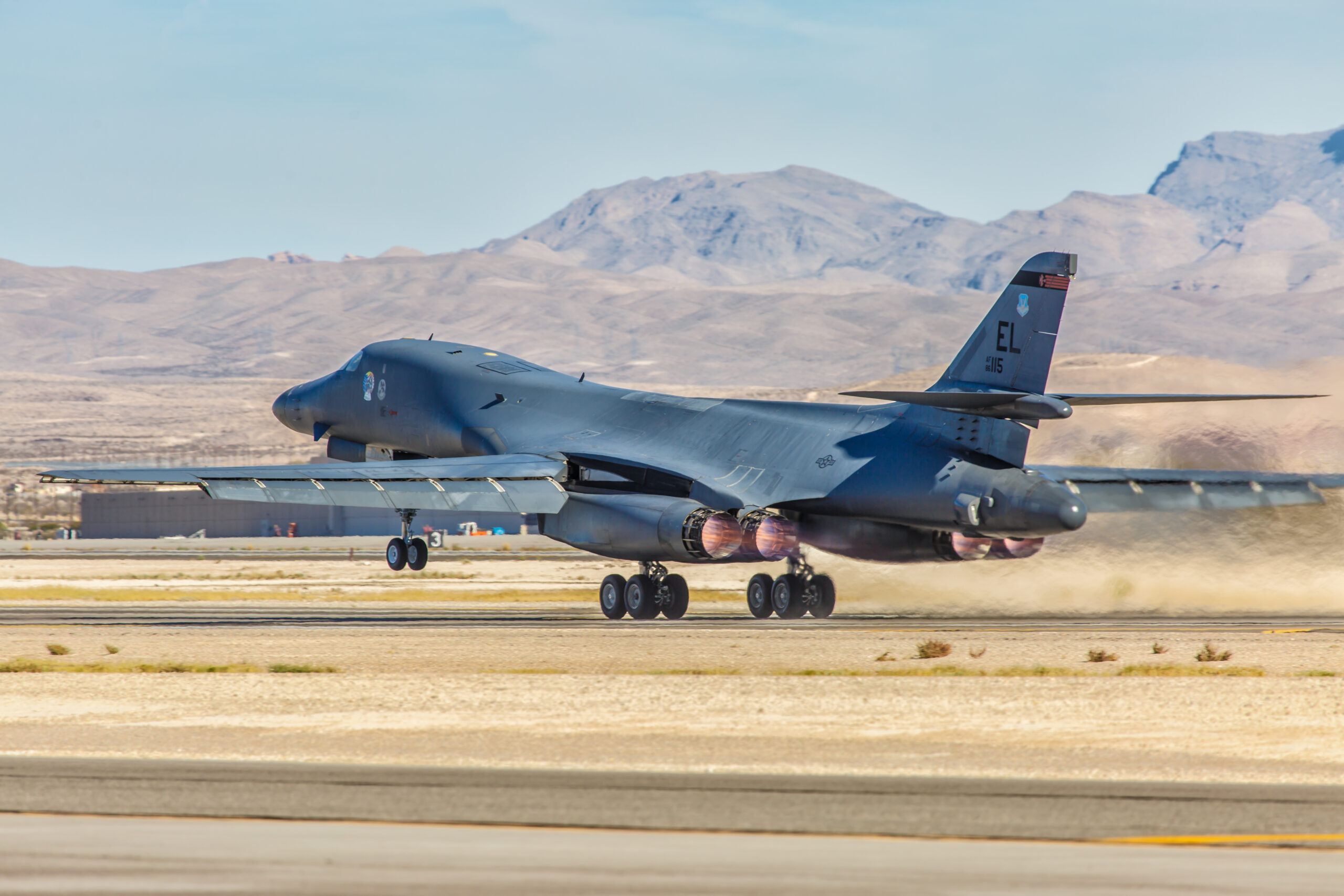 SUA au retras 12 bombardiere B-1 de la baza RAF Fairford după amenințări teroriste