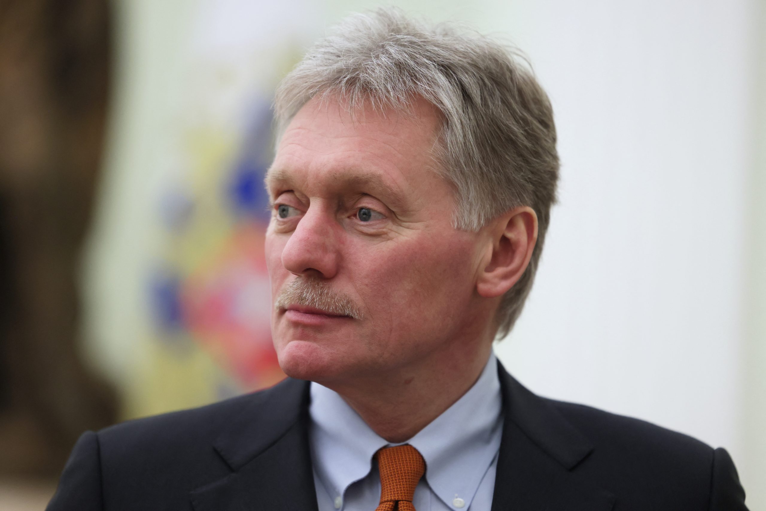 Dmitri Peskov afirmă că activitatea forțelor armate ruse nu va fi afectată de eventuala evacuare a diplomaților de la Kiev