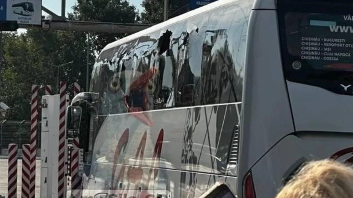 Proiectil lovit autocar la granița Republicii Moldova cu Ucraina: un polițist de frontieră rănit