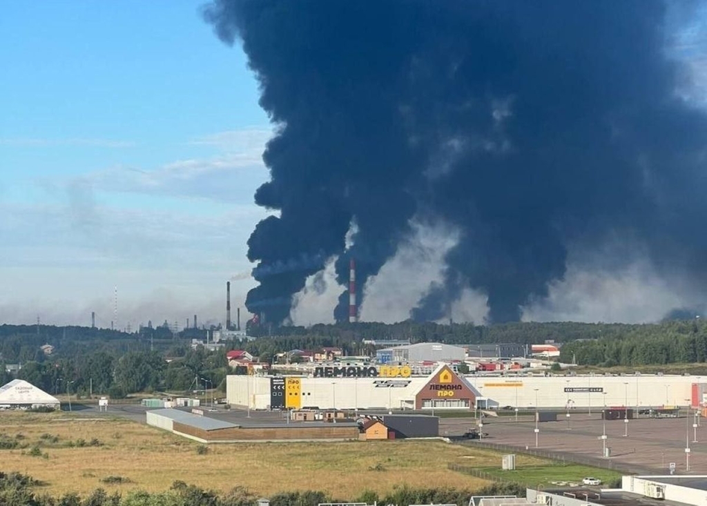 Atacurile ucrainene au redus cu peste 51% capacitatea de rafinare a petrolului în Rusia