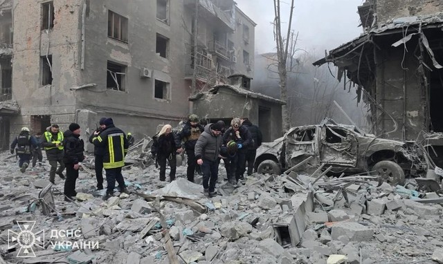 Atacuri rusești cu bombe ghidate asupra Harkovului: 6 morți și 59 de răniți, inclusiv copii