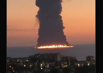 Atac cu drone navale asupra unui petrolier în largul Socii: incendiu masiv în Marea Neagră