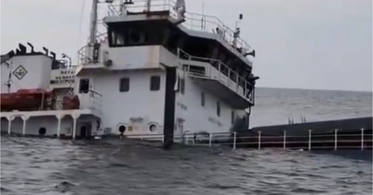 Tragedie în Marea Neagră: Nava încărcată cu cereale a fost distrusă de drone, un marinari este dispărut