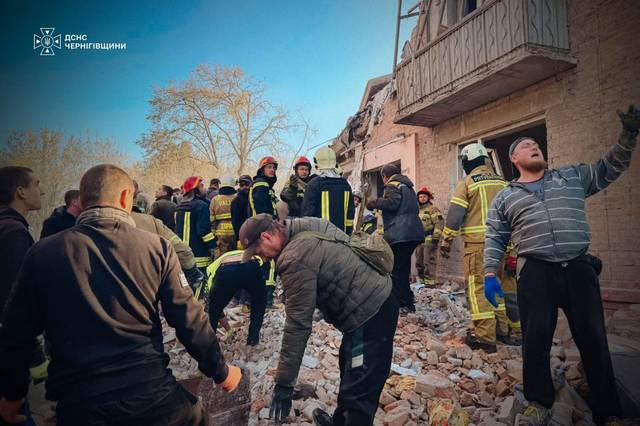 Atacuri rusești masive asupra Ucrainei: cel puțin 20 de morți și distrugerea unor blocuri de locuințe