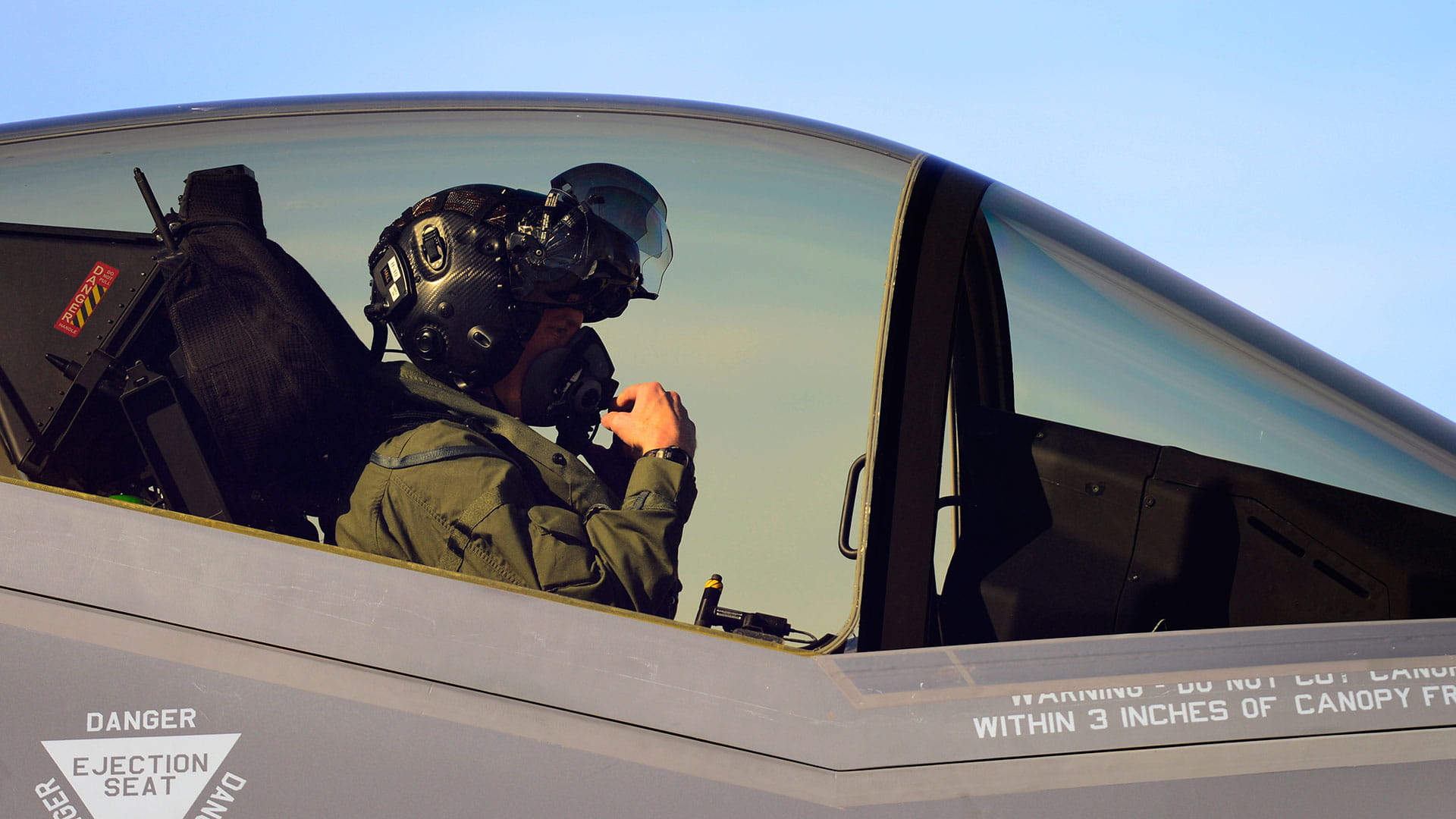 Tehnologia de vârf din cockpitul F-35: Casca de aproximativ 400.000 de dolari utilizată de piloți