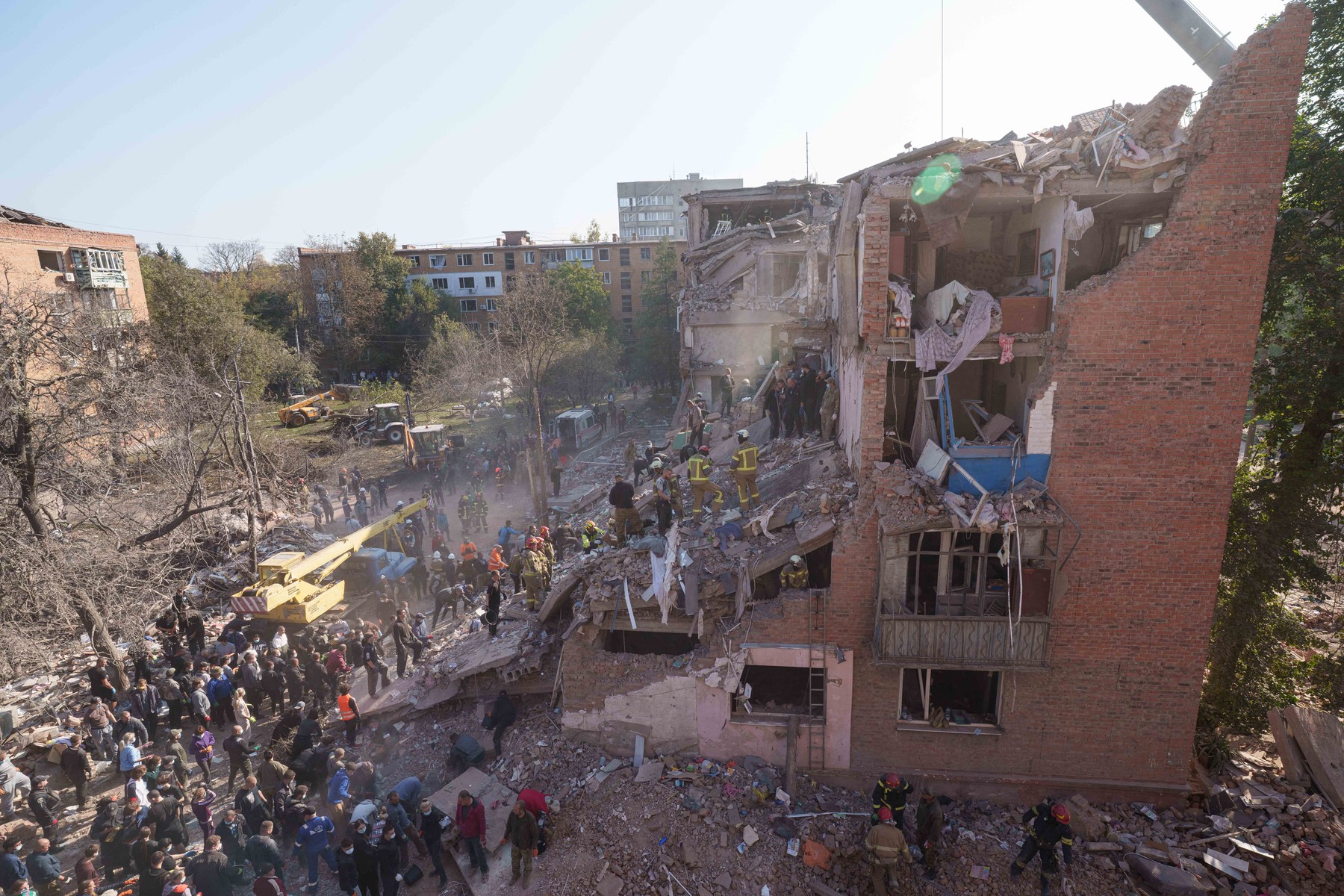 Bombardamente rusești masive asupra Ucrainei: un bloc distrus în Priluki și victime civile în ziua lui Putin