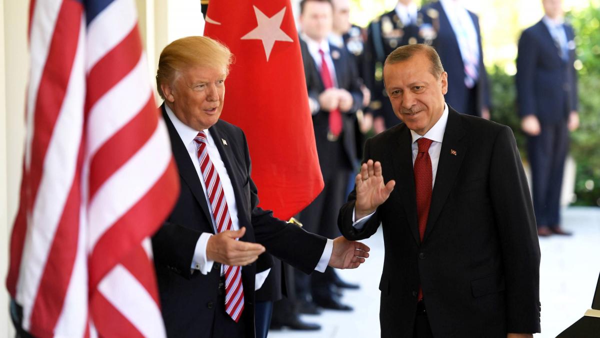Erdogan și Putin au discutat telefonic despre securizarea navigației în Marea Neagră