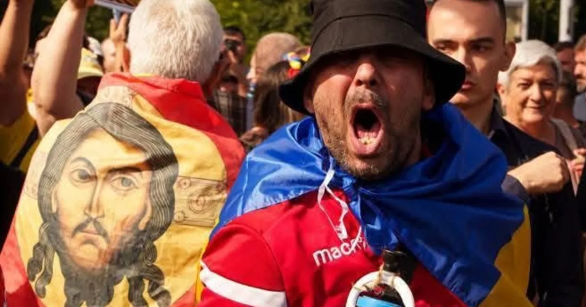 Simbolul invaziei ruse a fost prezent la protestul ciobanilor din Piața Victori eveniment politice în România