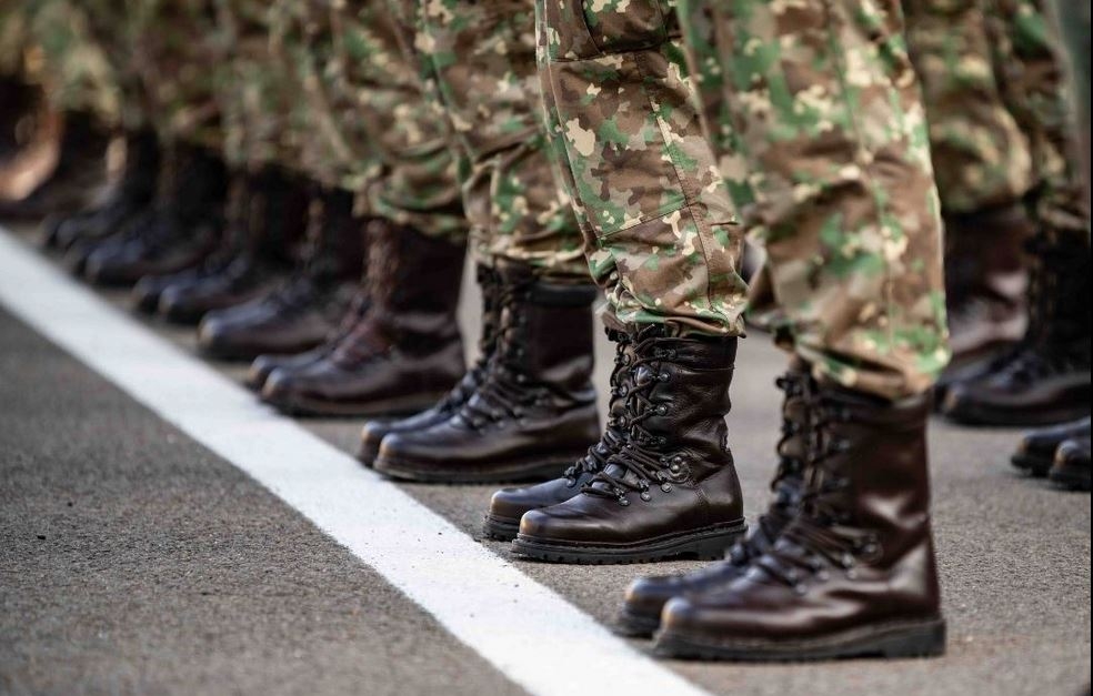 Comisiile de apărare au aprobat trimiterea a 20 de militari români la Comandamentul operațional pentru Ucraina
