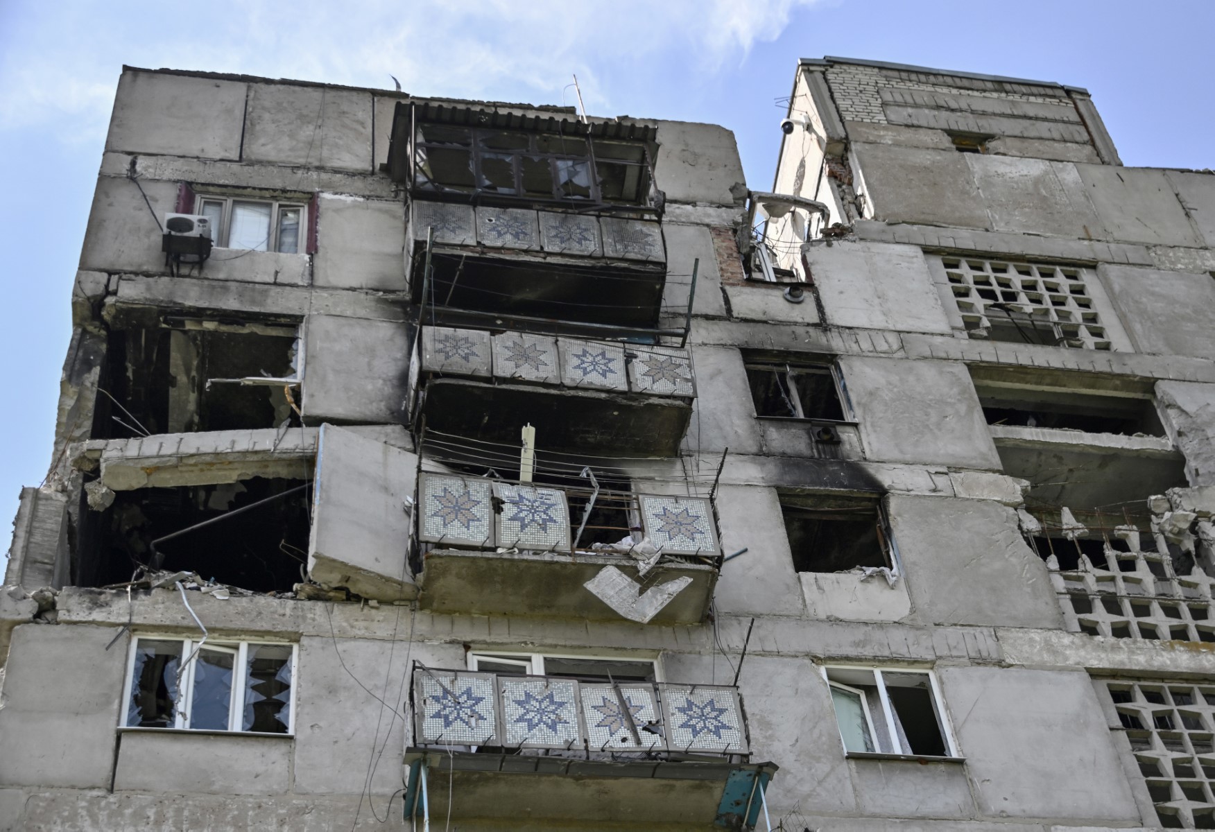 Atac rusesc asupra unui bloc de locuințe din Zaporijjia: patru morți și răniți