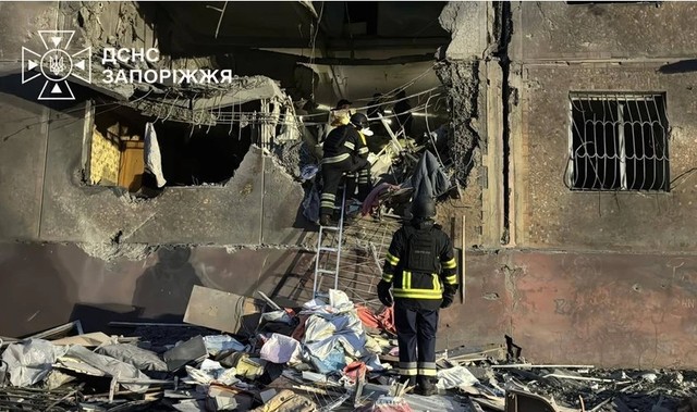 Atac rus cu bombe ghidate asupra unui bloc de locuințe din Zaporojie: cel puțin 11 morți