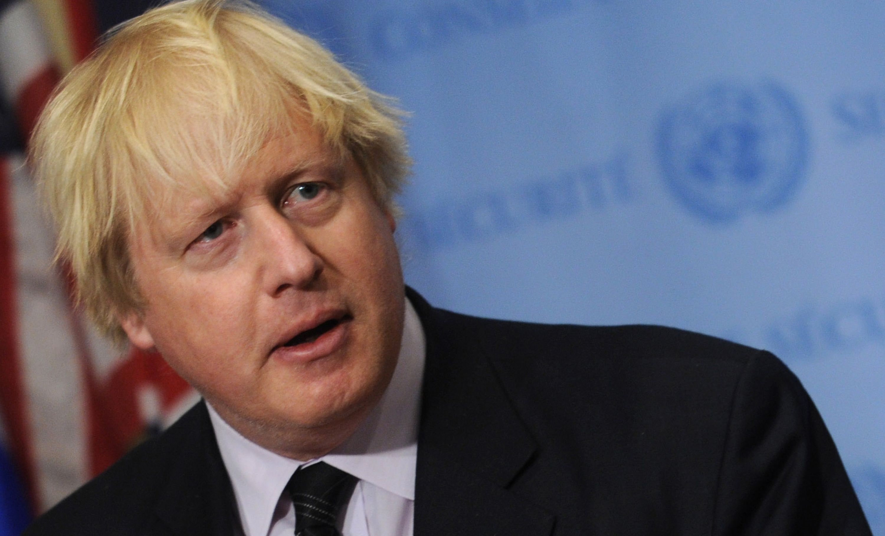 Boris Johnson critică dur decizia lui Trump de a relua importul de motorină din Rusia