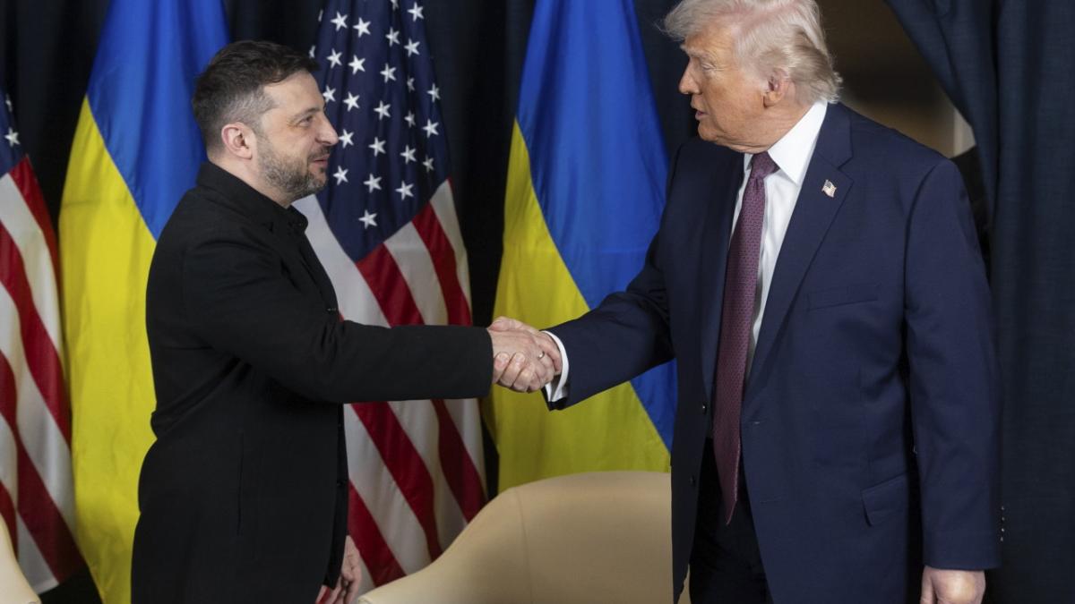 Zelenski respinge solicitarea lui Trump de schimbare a conducerii Ucrainei: alegerea liderului aparține poporului