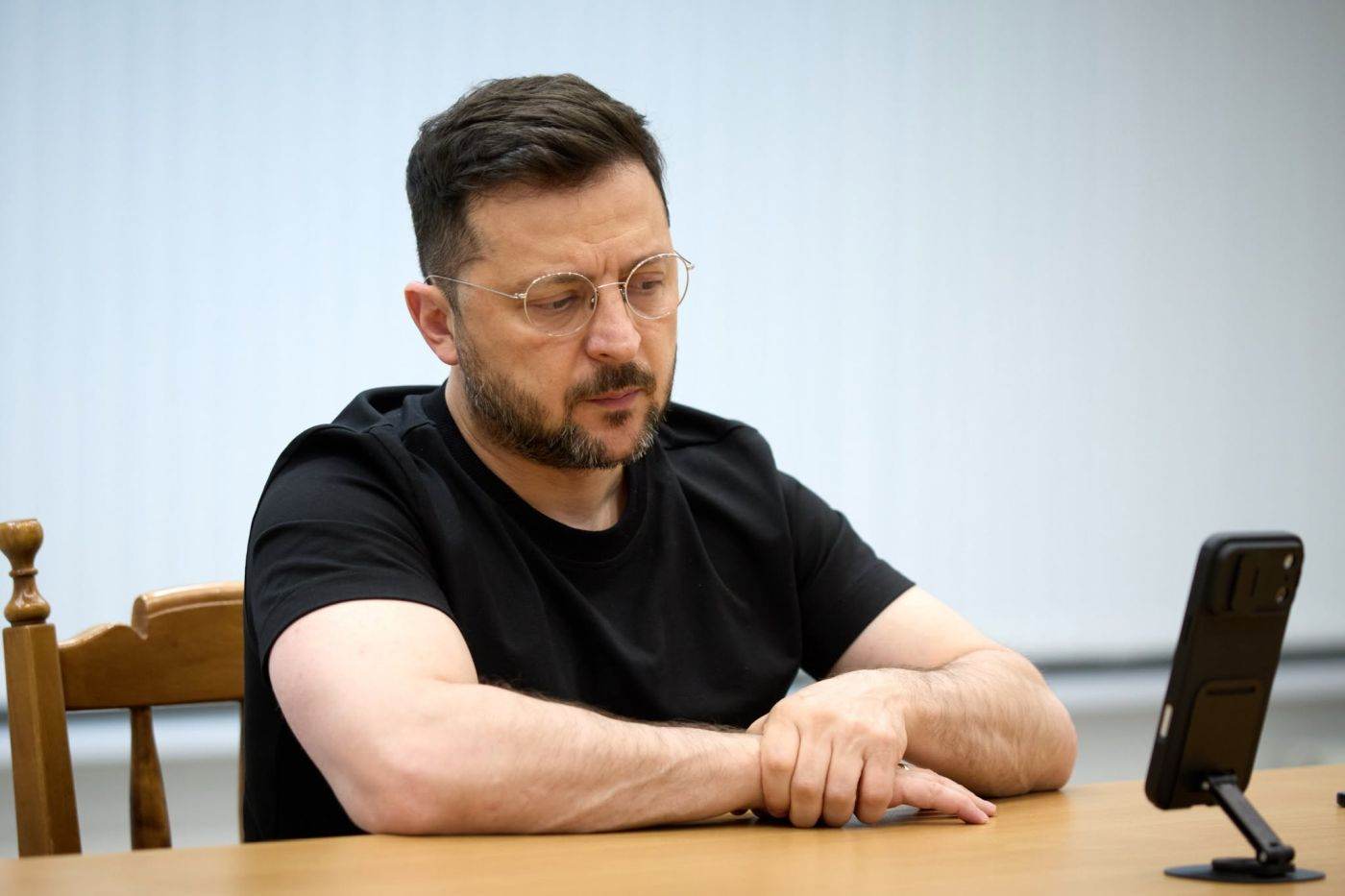 Zelenski respinge solicitările lui Trump privind schimbarea conducerii de la Kiev