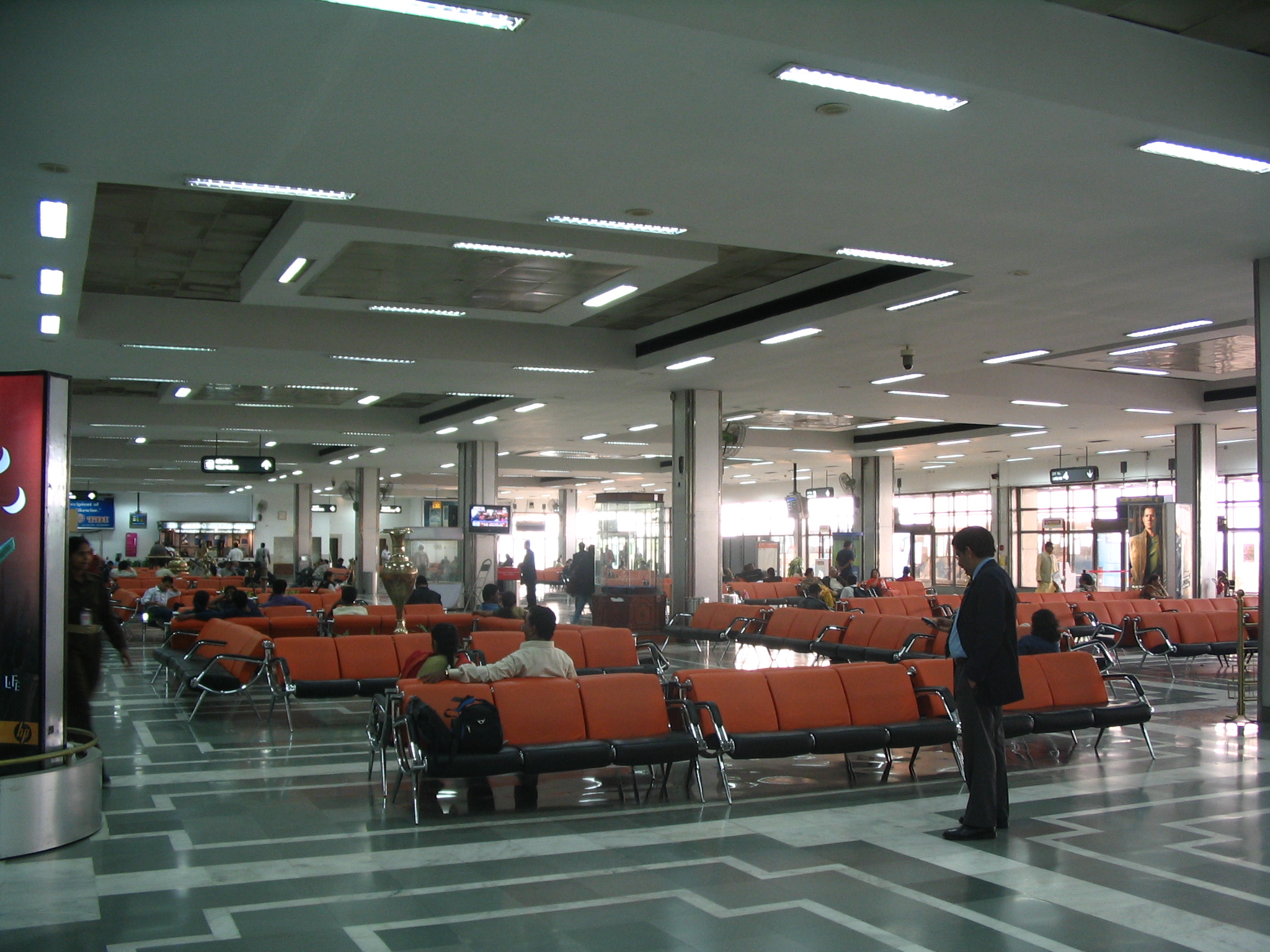 Atac sângeros asupra Aeroportului Regele Khalid din Riad: 12 morți și peste 300 de răniți