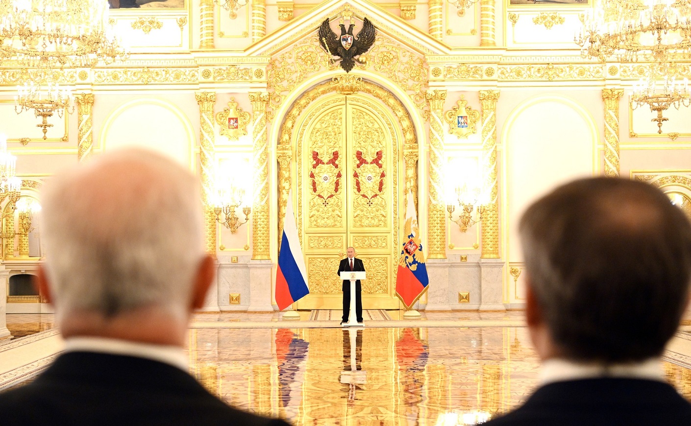 Rusia reacționează la solicitarea lui Trump de înlocuire a lui Zelenski: Reacții oficiale și atacuri verbale