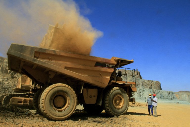 Atac aerian egipten asupra unei mine de aur din Sudan: cel puțin 72 de morți raportați