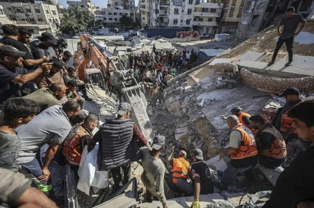 Tragedie în orașul Gaza: Un bloc de șase etaje s-a surpat, provocând decesul a 20 de persoane