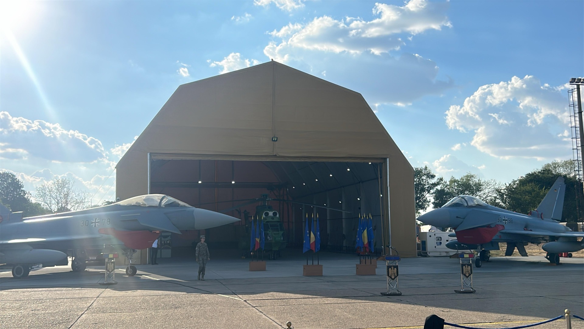 Cooperare militară la Mihail Kogălniceanu: Miniștrii apărării din România și Spania au discutat securitatea regională