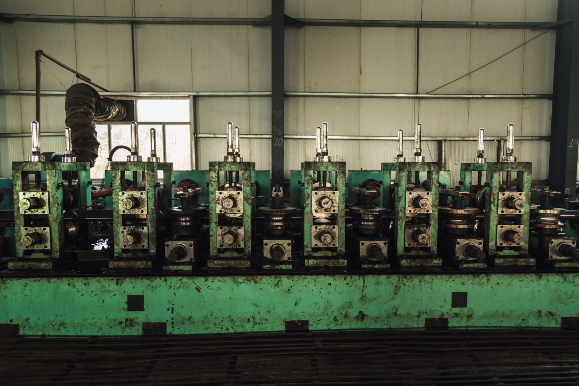 Ministrul polonez al apărării: Europa trebuie să treacă industria armamentară în „modul de război”