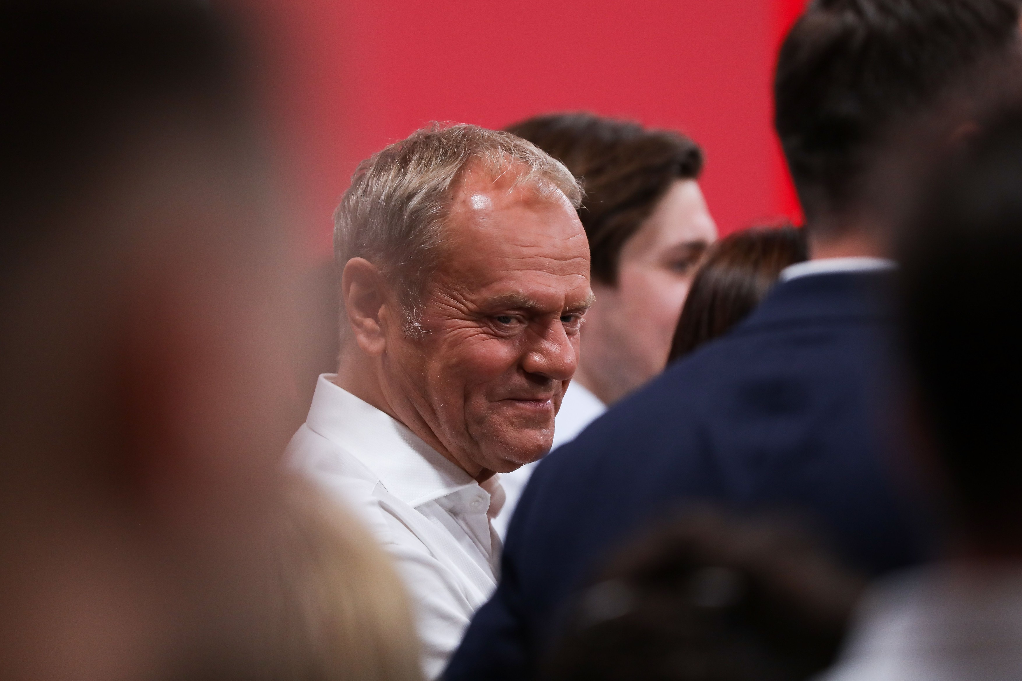 Polonia: Suspectul care plănuia asasinarea lui Donald Tusk și a ministrului Apărării deținea explozibili artizanali
