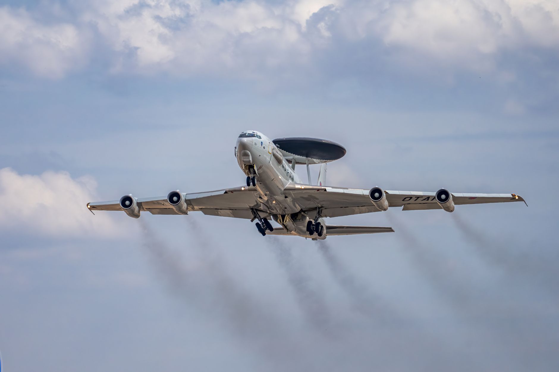 Ținte aeriene detectate lângă granița României: MApN a ridicat avioane F-16 și a emis alertă RO-Alert